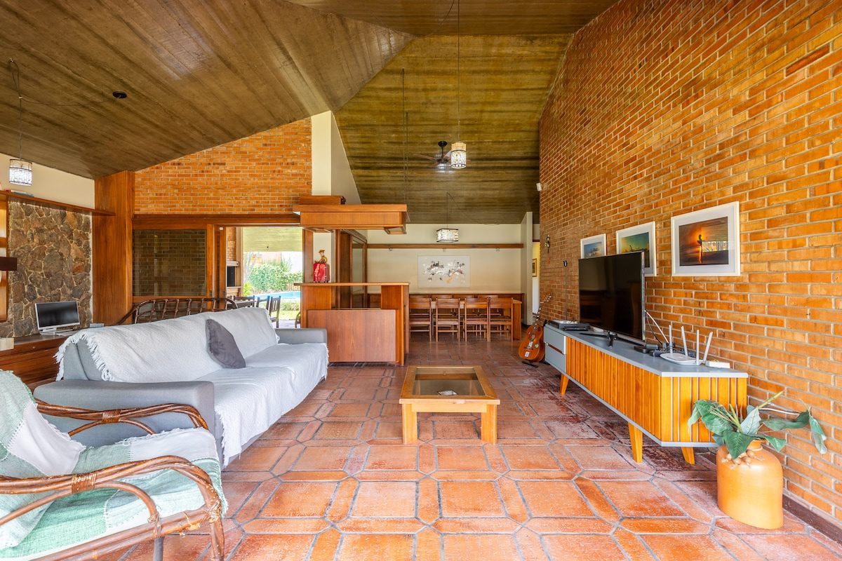 Casa de Pedra com Piscina e Área Verde Privativa — foto 6