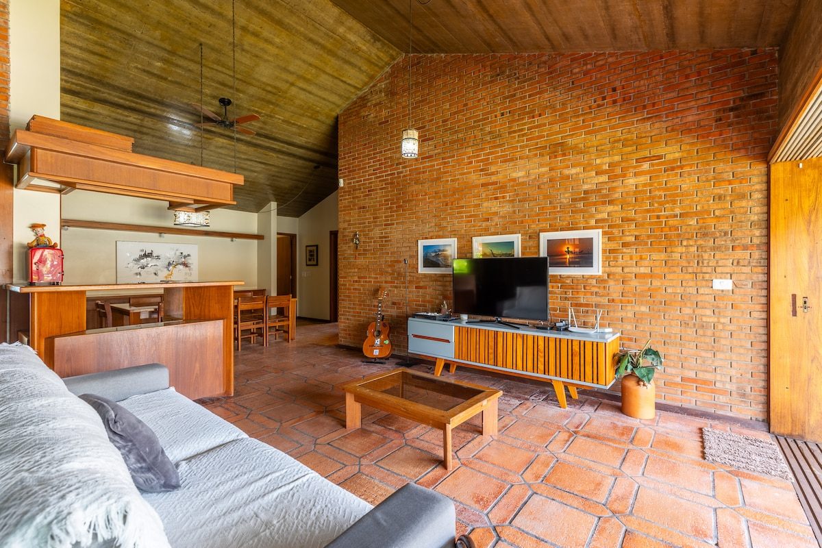 Casa de Pedra com Piscina e Área Verde Privativa — foto 7