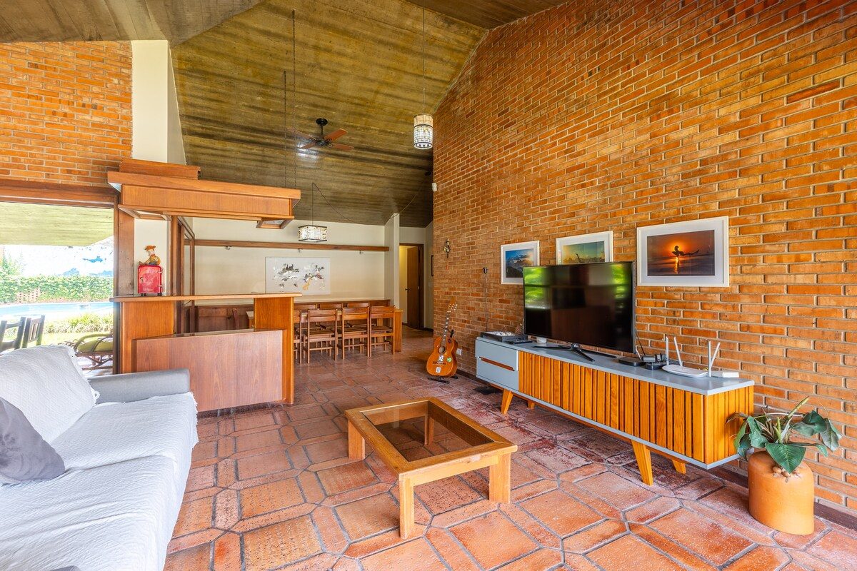Casa de Pedra com Piscina e Área Verde Privativa — foto 8