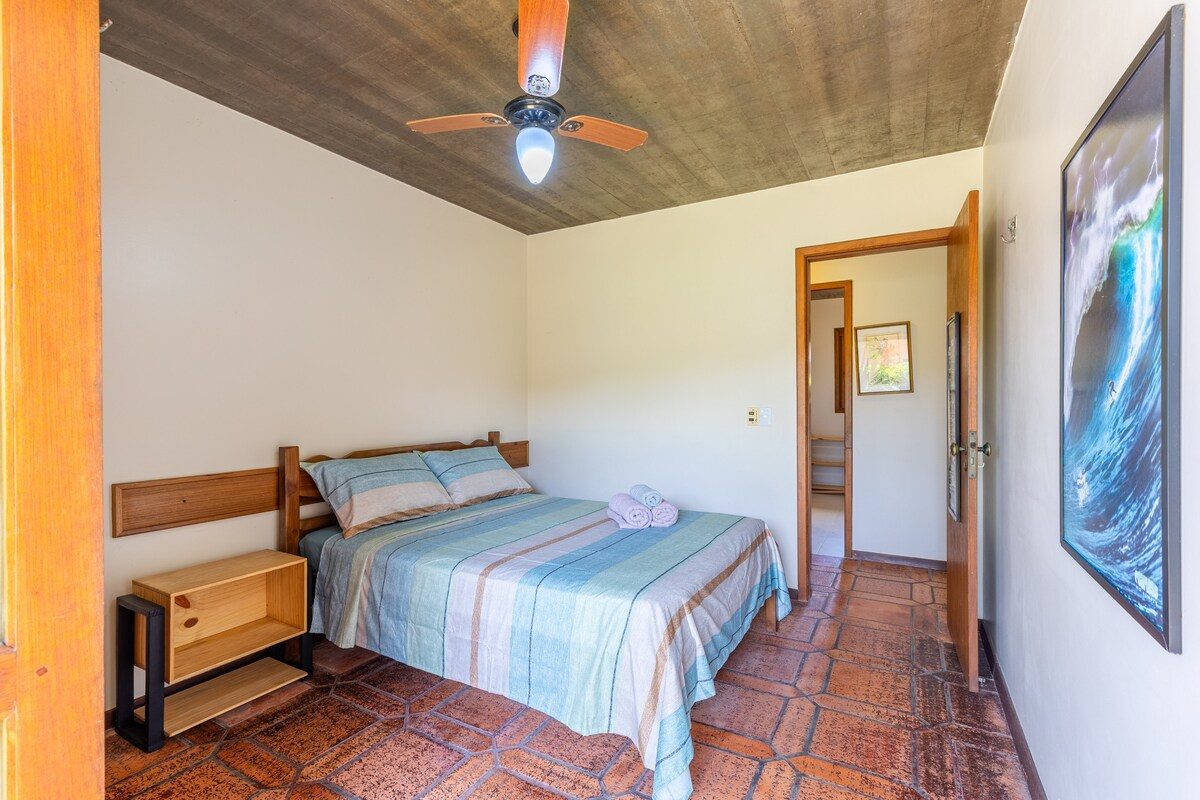 Casa de Pedra com Piscina e Área Verde Privativa — foto 21