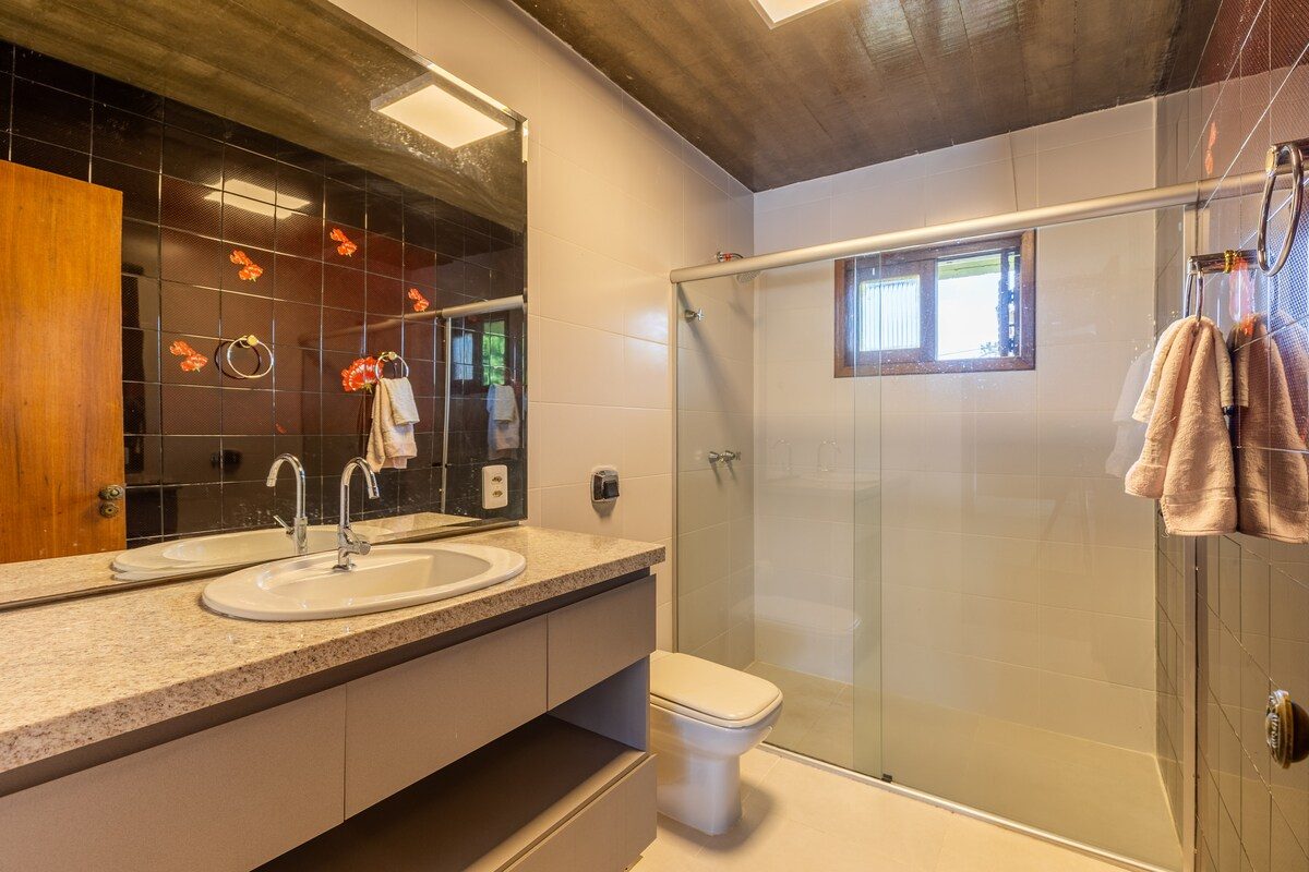 Casa de Pedra com Piscina e Área Verde Privativa — foto 26