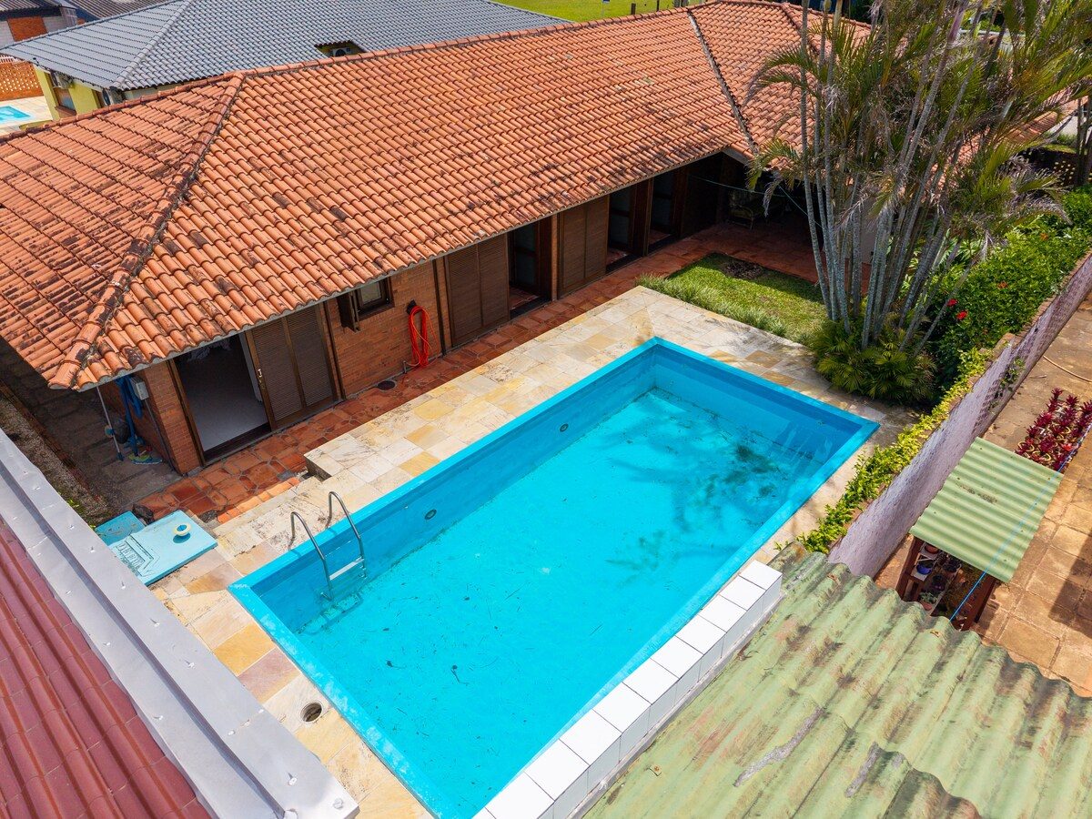 Casa de Pedra com Piscina e Área Verde Privativa — foto 42