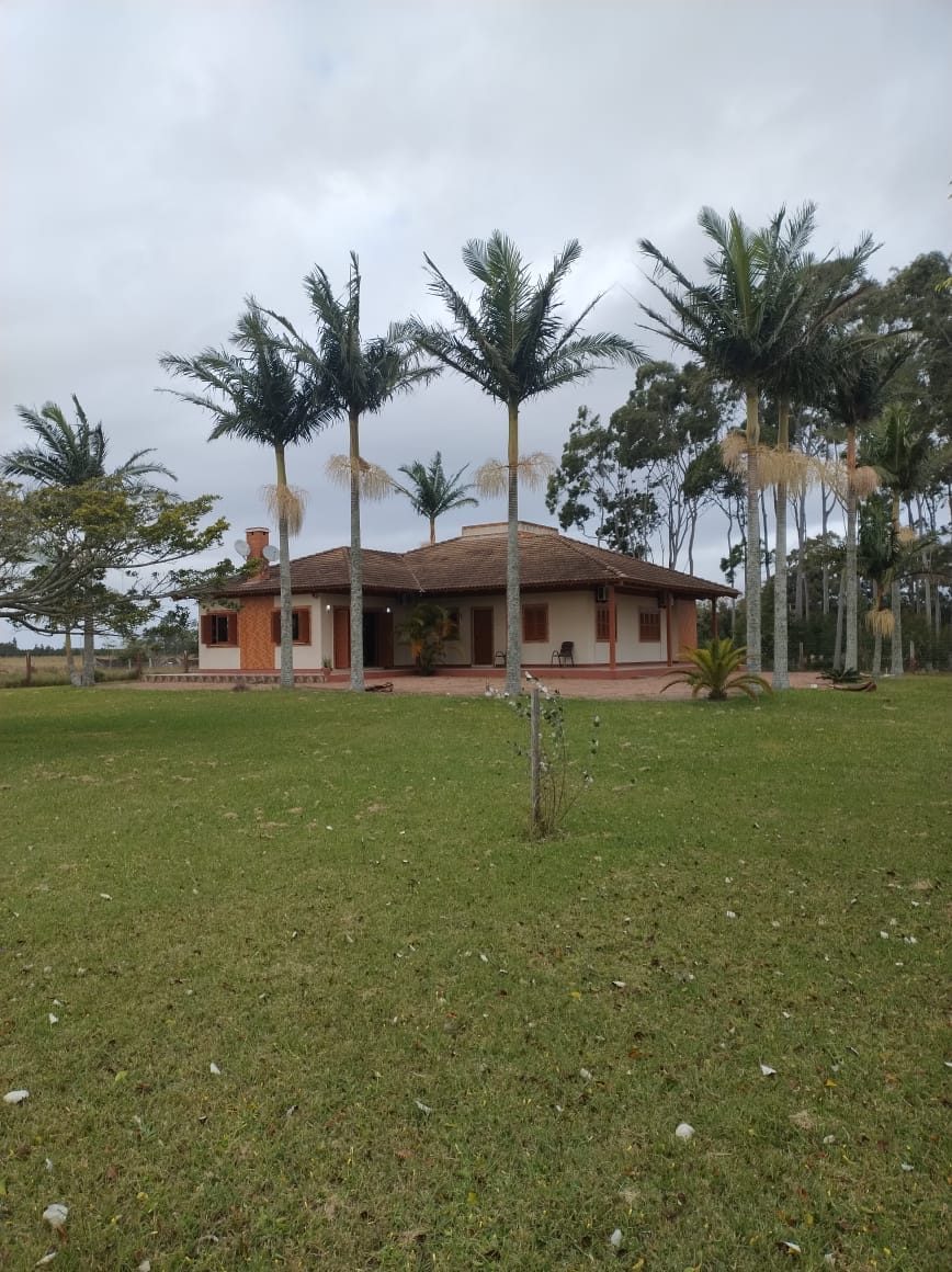 Casa de Sítio Confortável Próxima à Praia